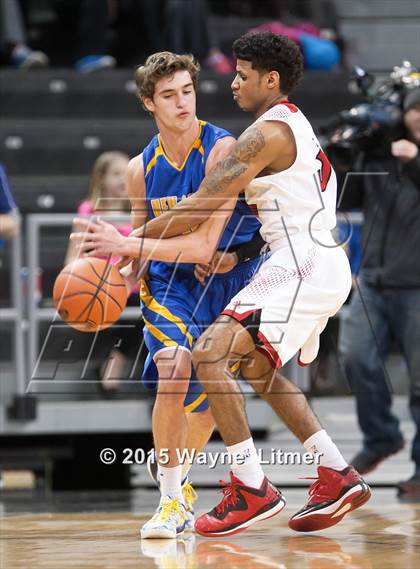Thumbnail 3 in Newport Central Catholic vs Holmes photogallery.