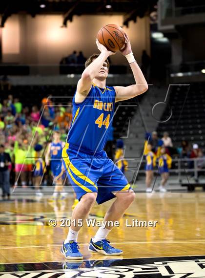 Thumbnail 3 in Newport Central Catholic vs Holmes photogallery.