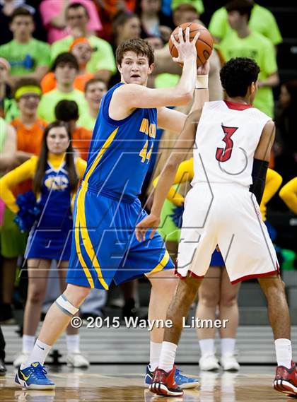 Thumbnail 2 in Newport Central Catholic vs Holmes photogallery.
