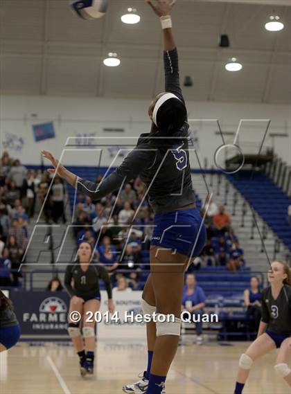 Thumbnail 2 in Alta Loma vs. La Reina (CIF-SS D4AA Final) photogallery.
