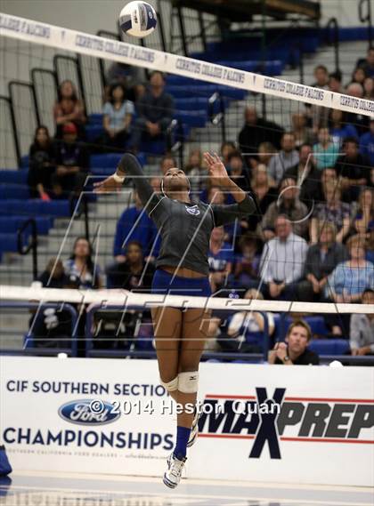 Thumbnail 2 in Alta Loma vs. La Reina (CIF-SS D4AA Final) photogallery.