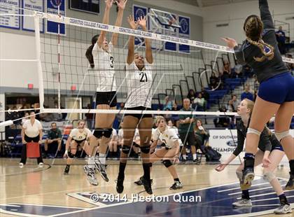 Thumbnail 2 in Alta Loma vs. La Reina (CIF-SS D4AA Final) photogallery.