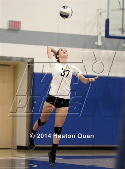 Thumbnail 3 in Alta Loma vs. La Reina (CIF-SS D4AA Final) photogallery.