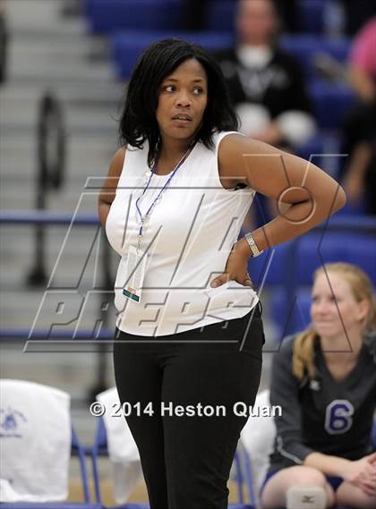 Thumbnail 2 in Alta Loma vs. La Reina (CIF-SS D4AA Final) photogallery.