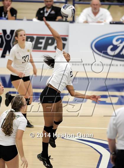 Thumbnail 2 in Alta Loma vs. La Reina (CIF-SS D4AA Final) photogallery.