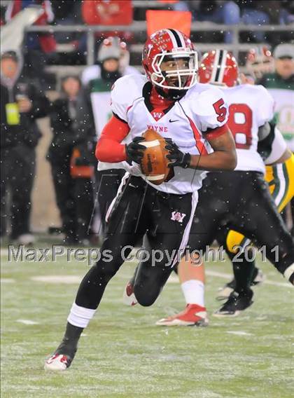 Thumbnail 2 in St. Edward vs. Wayne (OHSAA D1Final) photogallery.