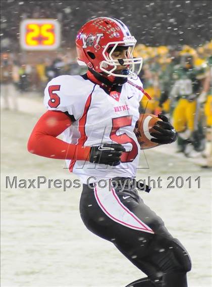 Thumbnail 2 in St. Edward vs. Wayne (OHSAA D1Final) photogallery.