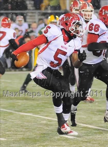 Thumbnail 3 in St. Edward vs. Wayne (OHSAA D1Final) photogallery.