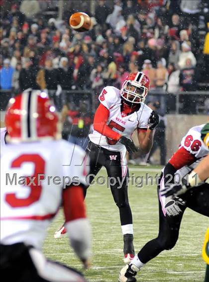 Thumbnail 1 in St. Edward vs. Wayne (OHSAA D1Final) photogallery.