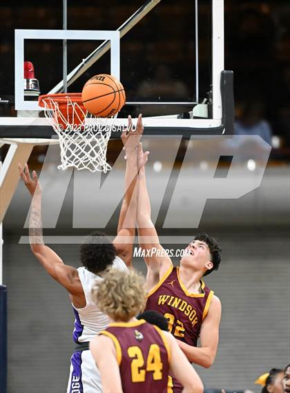 Thumbnail 2 in Mesa Ridge vs. Windsor (CHSAA 5A Final 4) photogallery.