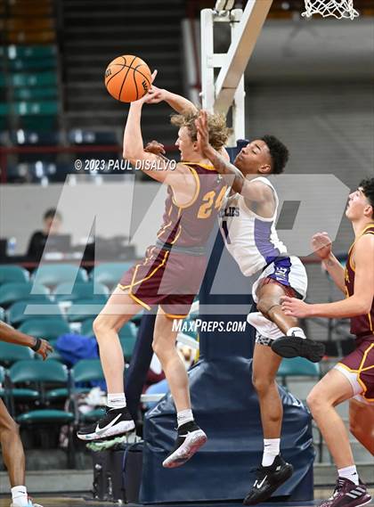 Thumbnail 2 in Mesa Ridge vs. Windsor (CHSAA 5A Final 4) photogallery.