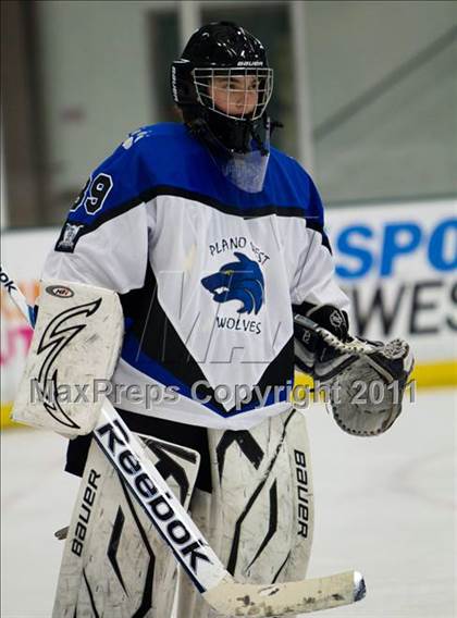 Thumbnail 1 in Dallas Jesuit vs Plano West photogallery.
