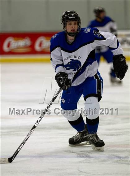 Thumbnail 2 in Dallas Jesuit vs Plano West photogallery.