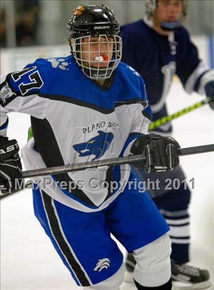 Thumbnail 3 in Dallas Jesuit vs Plano West photogallery.