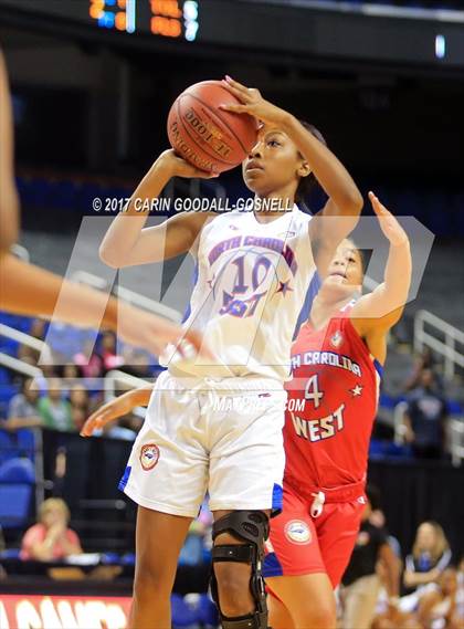 Thumbnail 1 in NCCA East vs. West All-Star Basketball photogallery.