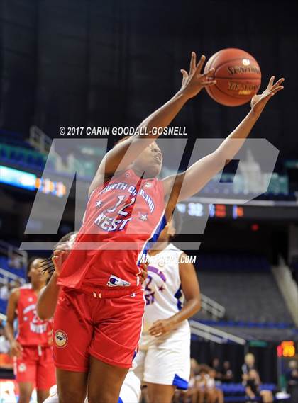 Thumbnail 2 in NCCA East vs. West All-Star Basketball photogallery.