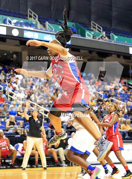 Thumbnail 2 in NCCA East vs. West All-Star Basketball photogallery.