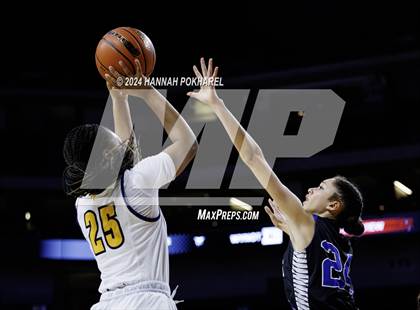 Thumbnail 3 in Bellevue West vs. Papillion-LaVista South (NSAA Class A Quarterfinal) photogallery.