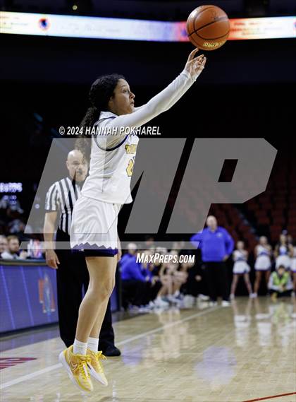 Thumbnail 1 in Bellevue West vs. Papillion-LaVista South (NSAA Class A Quarterfinal) photogallery.