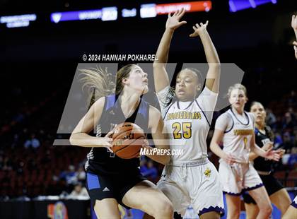 Thumbnail 2 in Bellevue West vs. Papillion-LaVista South (NSAA Class A Quarterfinal) photogallery.
