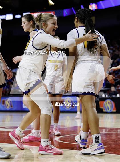 Thumbnail 3 in Bellevue West vs. Papillion-LaVista South (NSAA Class A Quarterfinal) photogallery.