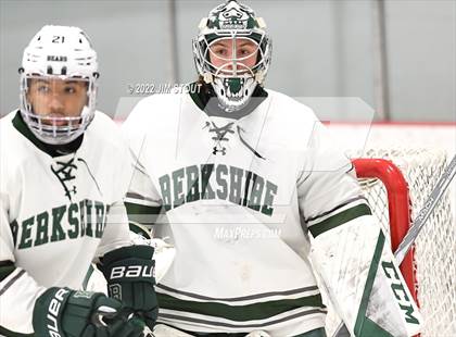Thumbnail 1 in Kent vs. Berkshire (Avon Christmas Classic 5th Place) photogallery.