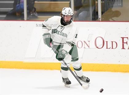 Thumbnail 3 in Kent vs. Berkshire (Avon Christmas Classic 5th Place) photogallery.