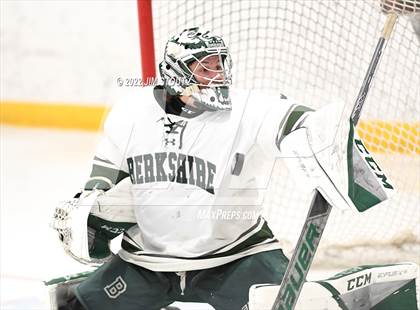 Thumbnail 1 in Kent vs. Berkshire (Avon Christmas Classic 5th Place) photogallery.