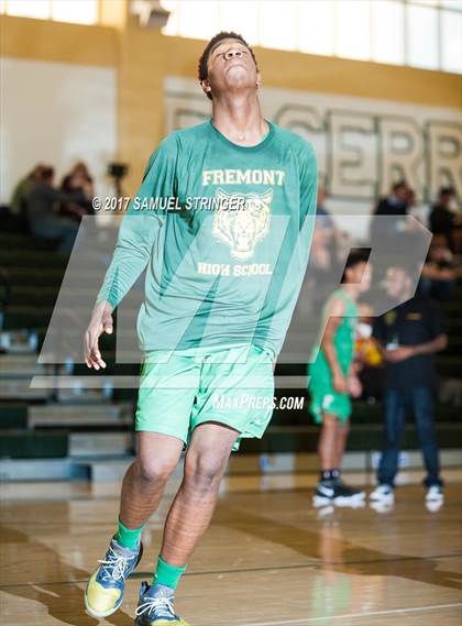 Thumbnail 1 in Acalanes vs. Fremont (Gauchos Holiday Classic) photogallery.