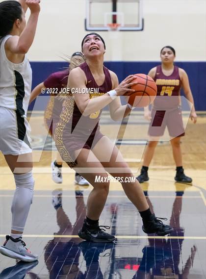 Thumbnail 2 in Edison [Thomas A.] vs Harlandale (UIL 5A Region 4 Bi-District) photogallery.