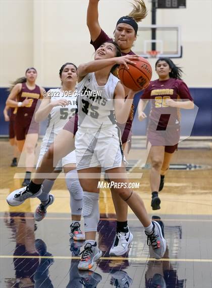 Thumbnail 3 in Edison [Thomas A.] vs Harlandale (UIL 5A Region 4 Bi-District) photogallery.