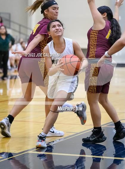 Thumbnail 1 in Edison [Thomas A.] vs Harlandale (UIL 5A Region 4 Bi-District) photogallery.