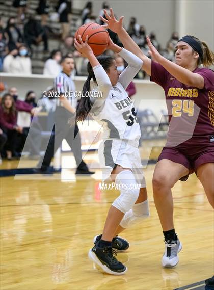Thumbnail 3 in Edison [Thomas A.] vs Harlandale (UIL 5A Region 4 Bi-District) photogallery.