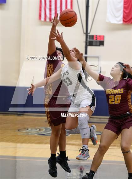 Thumbnail 3 in Edison [Thomas A.] vs Harlandale (UIL 5A Region 4 Bi-District) photogallery.