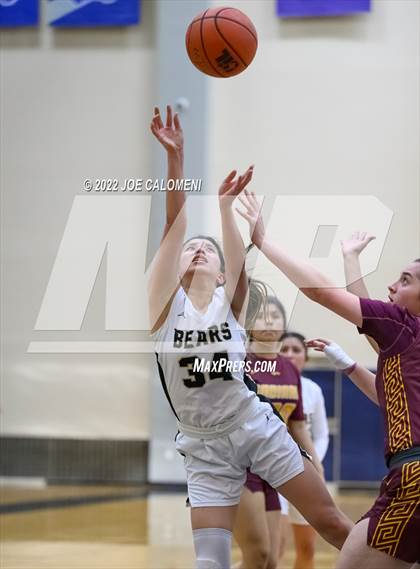 Thumbnail 2 in Edison [Thomas A.] vs Harlandale (UIL 5A Region 4 Bi-District) photogallery.