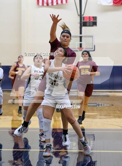 Thumbnail 2 in Edison [Thomas A.] vs Harlandale (UIL 5A Region 4 Bi-District) photogallery.
