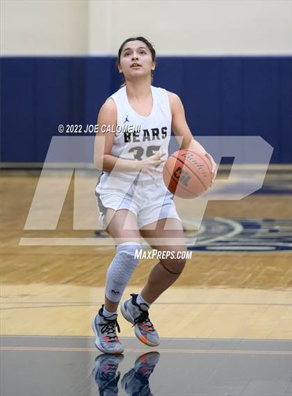 Thumbnail 1 in Edison [Thomas A.] vs Harlandale (UIL 5A Region 4 Bi-District) photogallery.