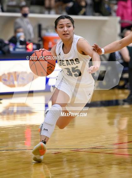 Thumbnail 1 in Edison [Thomas A.] vs Harlandale (UIL 5A Region 4 Bi-District) photogallery.