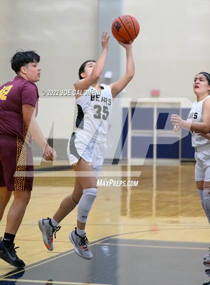 Thumbnail 3 in Edison [Thomas A.] vs Harlandale (UIL 5A Region 4 Bi-District) photogallery.