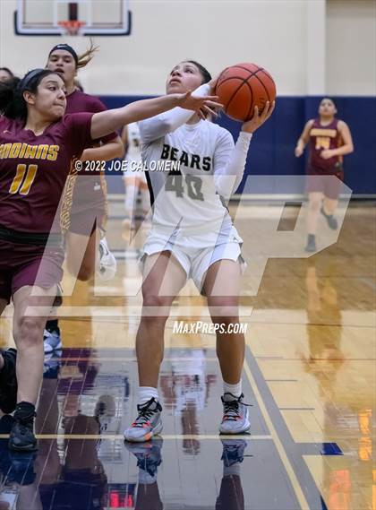 Thumbnail 2 in Edison [Thomas A.] vs Harlandale (UIL 5A Region 4 Bi-District) photogallery.