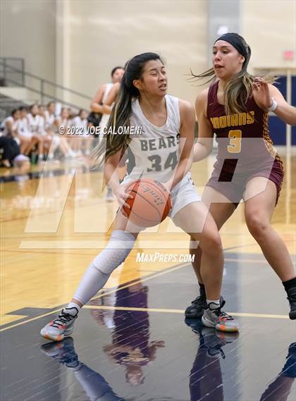 Thumbnail 1 in Edison [Thomas A.] vs Harlandale (UIL 5A Region 4 Bi-District) photogallery.