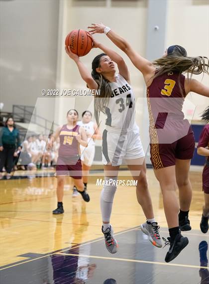 Thumbnail 3 in Edison [Thomas A.] vs Harlandale (UIL 5A Region 4 Bi-District) photogallery.