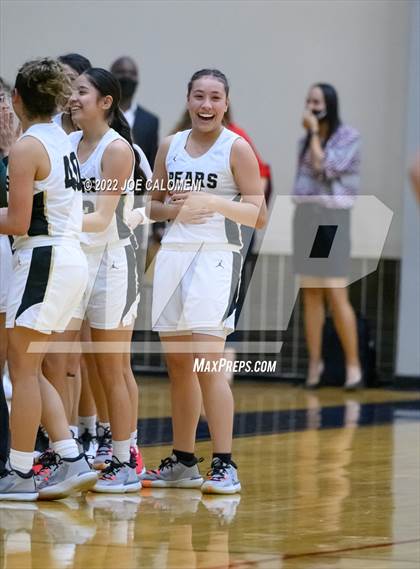 Thumbnail 1 in Edison [Thomas A.] vs Harlandale (UIL 5A Region 4 Bi-District) photogallery.