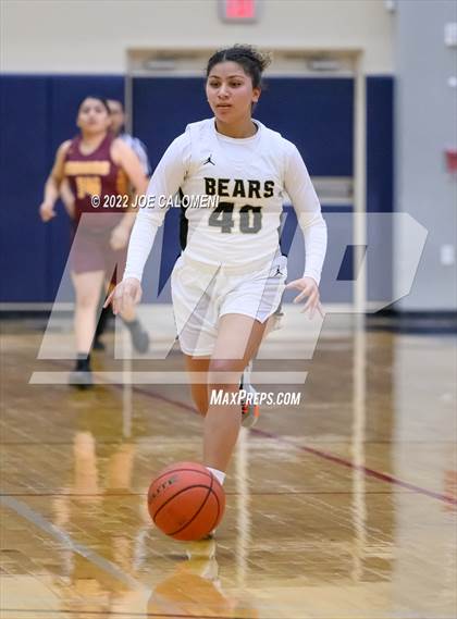Thumbnail 1 in Edison [Thomas A.] vs Harlandale (UIL 5A Region 4 Bi-District) photogallery.