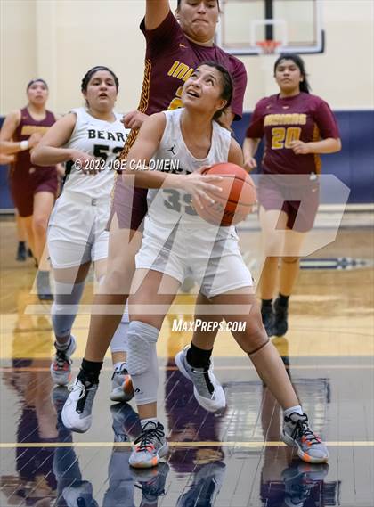 Thumbnail 2 in Edison [Thomas A.] vs Harlandale (UIL 5A Region 4 Bi-District) photogallery.