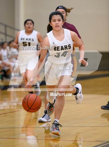Thumbnail 2 in Edison [Thomas A.] vs Harlandale (UIL 5A Region 4 Bi-District) photogallery.