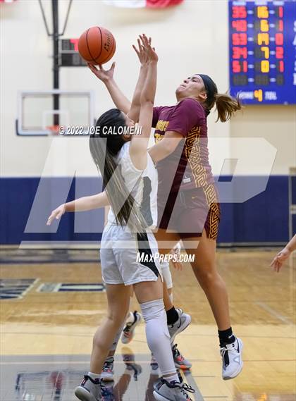 Thumbnail 1 in Edison [Thomas A.] vs Harlandale (UIL 5A Region 4 Bi-District) photogallery.