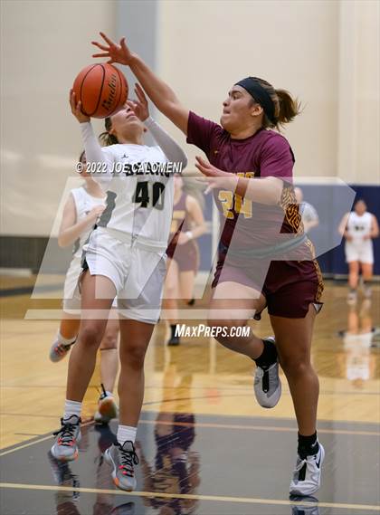 Thumbnail 2 in Edison [Thomas A.] vs Harlandale (UIL 5A Region 4 Bi-District) photogallery.
