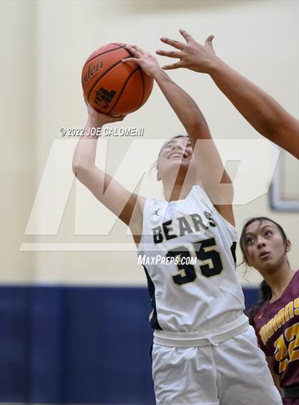 Thumbnail 3 in Edison [Thomas A.] vs Harlandale (UIL 5A Region 4 Bi-District) photogallery.
