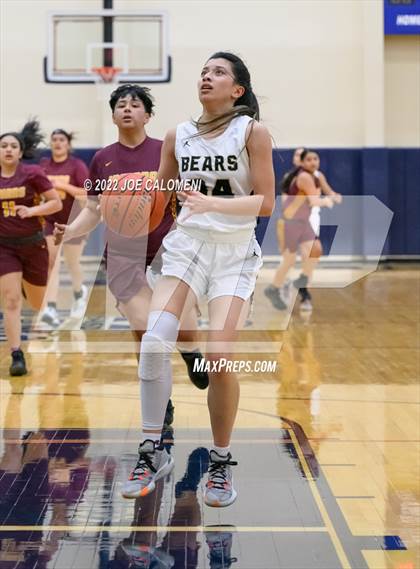 Thumbnail 1 in Edison [Thomas A.] vs Harlandale (UIL 5A Region 4 Bi-District) photogallery.